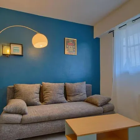 Appartement, En Plein Centre , Face A La Gare Centrale, Centre Niza