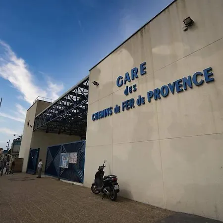 Appartement, En Plein Centre , Face A La Gare Centrale, Centre * Niza